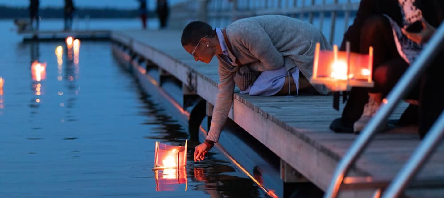 how-to-arrange-a-memorial-service.jpg